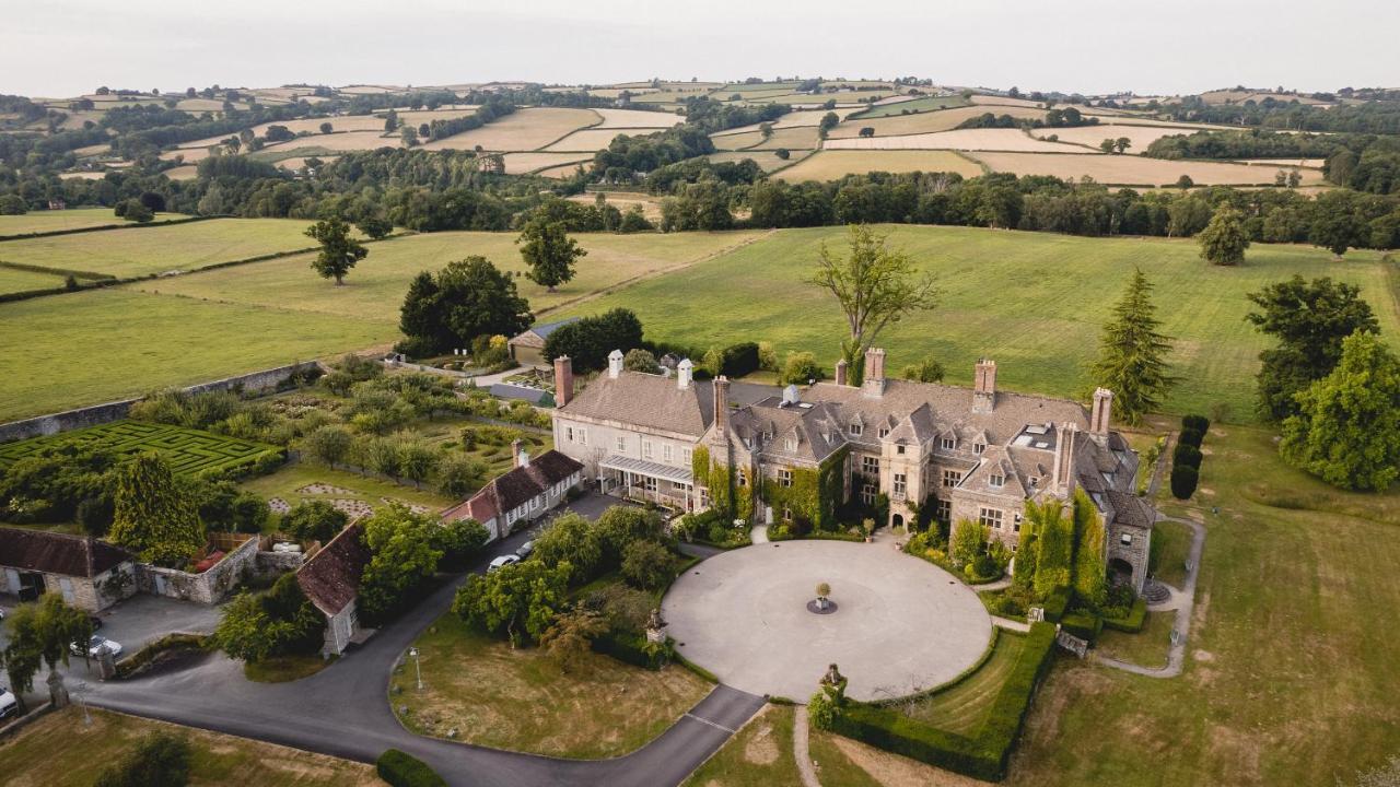 Llangoed Hall Guest House Bronllys Bagian luar foto